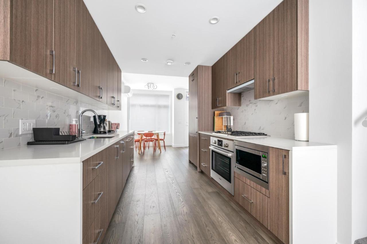 New 3Bd Townhouse Near Qe Park Vancouver Exterior photo